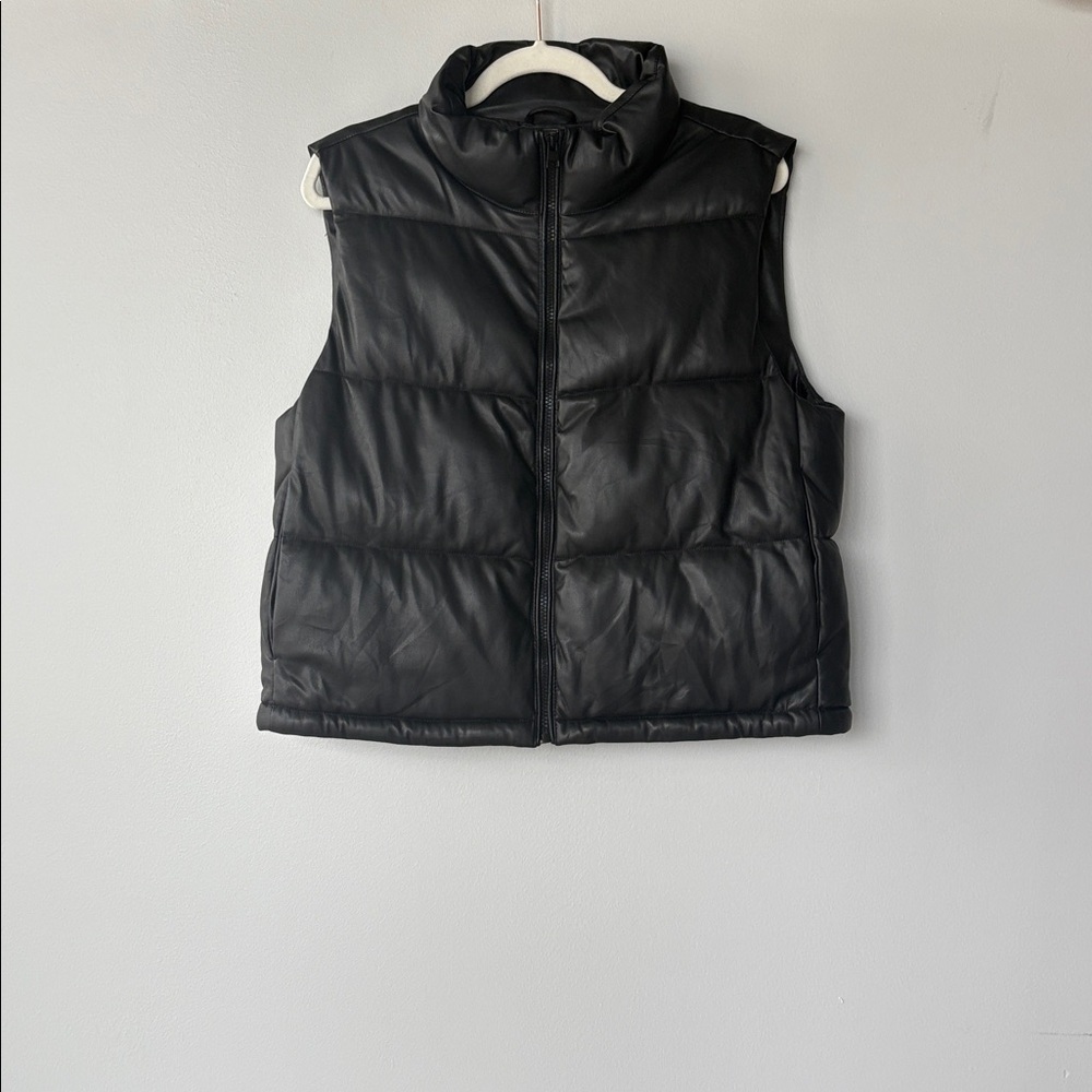 Faux Leather Puffer Vest size medium Bagatelle collection